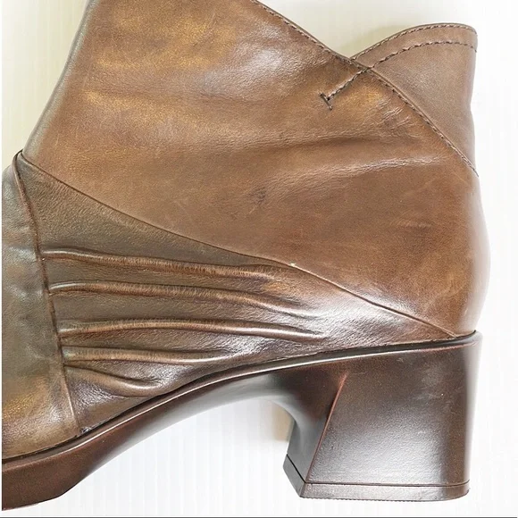 Earth Zinnia Bark Ankle Boot (9) - Picture 4 of 12